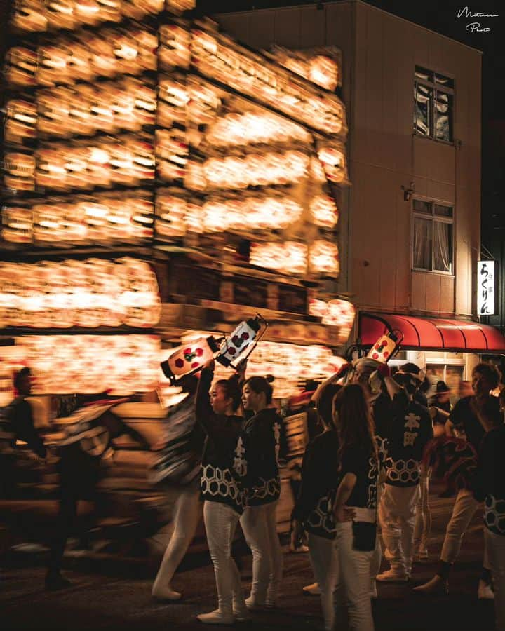 和みわかやまさんのインスタグラム写真 - (和みわかやまInstagram)「. 今年は、日本中でお祭りが開催されていますね🎐賑やかな雰囲気が戻ってきて嬉しいです🤭写真は、粉河とんまか通りで開催された、粉河祭🌿  📷：@mitcheru0116 📍：和歌山市近郊エリア 紀の川市  和歌山の写真に #nagomi_wakayama のハッシュタグをつけて投稿いただくと、その中から素敵な写真をリポストします😉 . . . #和歌山 #和歌山観光 #和歌山旅行 #わかやま #和みわかやま #wakayama #wakayamajapan #wakayamatrip #wakayamatravel #nagomi_wakayama #wakayamagram #夏祭り #粉河祭 #お祭り #だんじり #だんじり祭り #festival #japanesefestival #summerinjapan #kinokawa #旅行 #国内旅行 #旅行好きな人と繋がりたい #観光 #travel #trip #travelgram #japan #travelphotography」8月7日 17時00分 - nagomi_wakayama_tourism