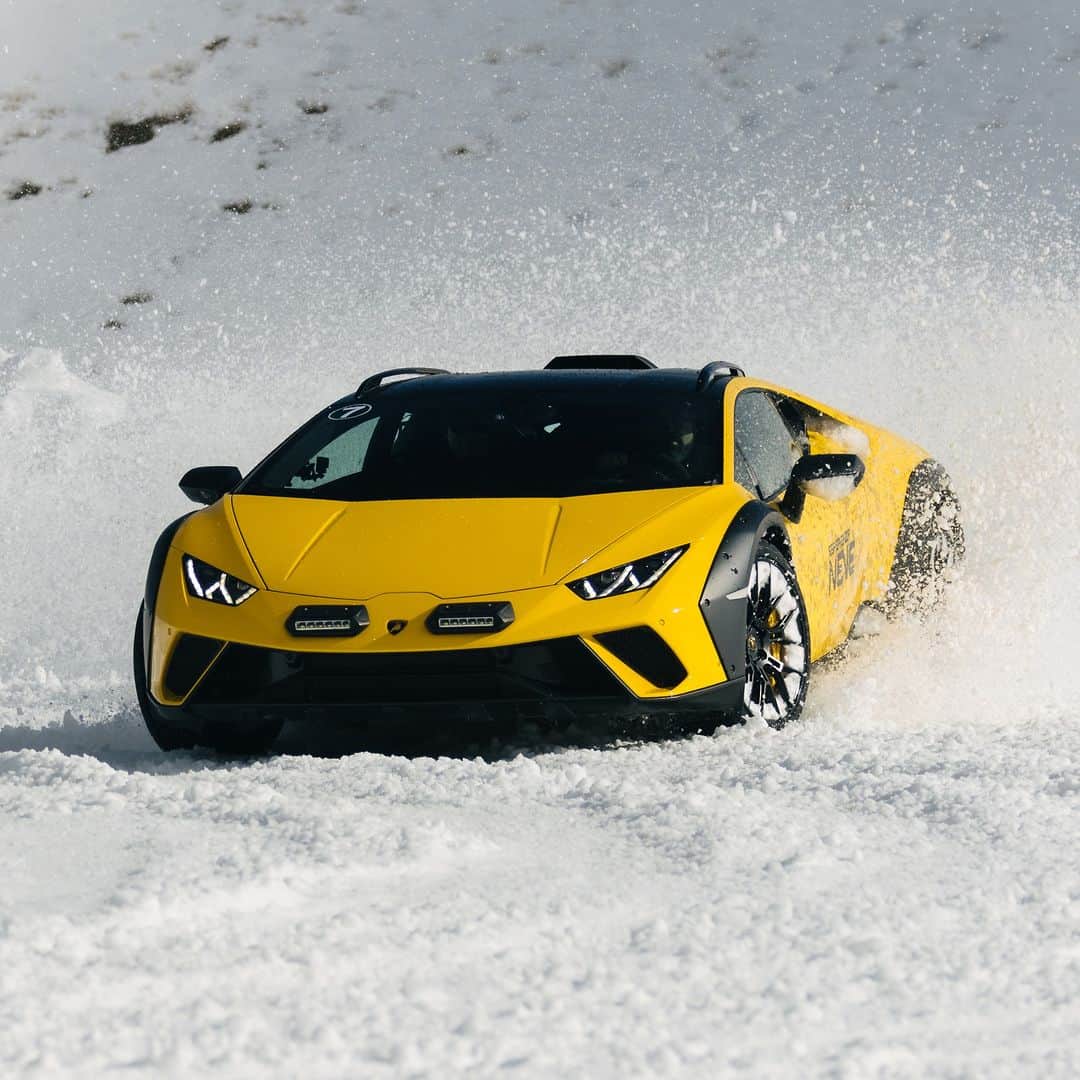 ランボルギーニのインスタグラム：「In the past few days, what made Esperienza Neve New Zealand extraordinary was the debut of the Huracán Sterrato's Rally mode on the snow for the first time in this country. This mode, designed to excel on dirt and loose surfaces, elevated the Lamborghini driving experience, dynamically mastering the snowy terrain.  We look forward to reliving this exceptional adventure in Livigno at the beginning of 2024!  #Lamborghini #HuracanSterrato #HuracanTecnica #HuracanSTO #UrusPerformante #UrusS  __ Huracán Sterrato: fuel consumption combined: 14,9 l/100km (WLTP); CO2-emissions combined: 337 g/km (WLTP)  Huracán Tecnica: fuel consumption combined: 14,5 l/100km (WLTP); CO2-emissions combined: 328 g/km (WLTP)  Huracán STO: fuel consumption combined 13.9 l/100km; CO2-emissions combined 331 g/km (WLTP EU27)  Urus Performante: fuel consumption combined: 14,1 l/100km (WLTP); CO2-emissions combined: 320 g/km (WLTP)  Urus S: fuel consumption combined: 14,1 l/100km (WLTP); CO2-emissions combined: 320 g/km (WLTP)」