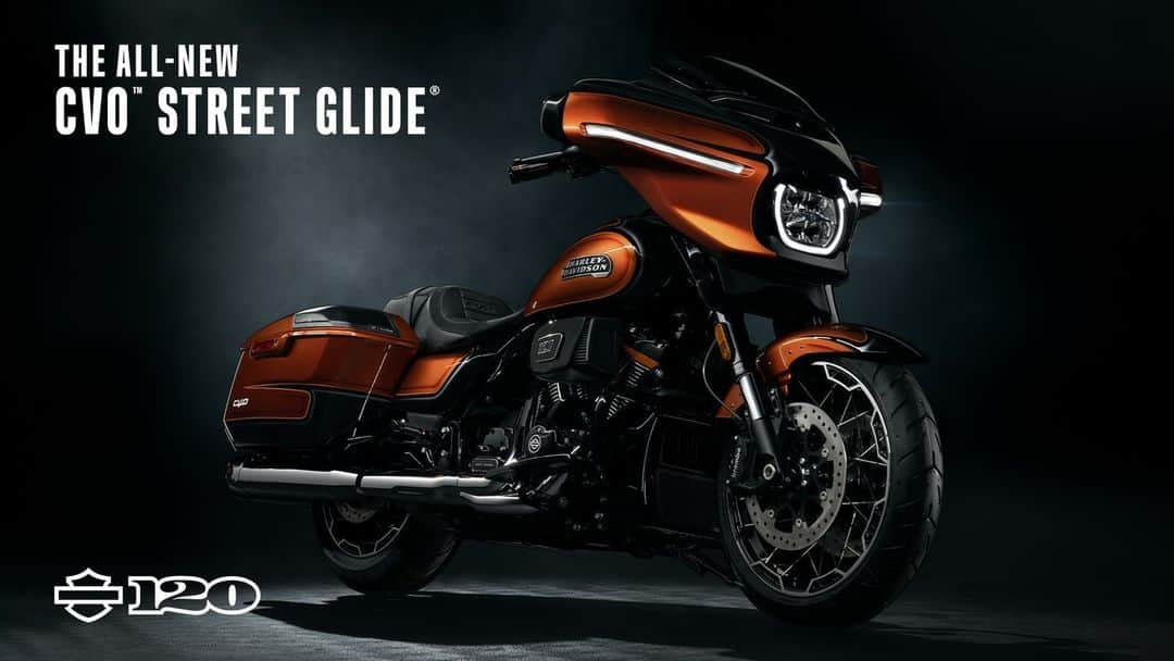Harley-Davidson Japanさんのインスタグラム写真 - (Harley-Davidson JapanInstagram)「【CVO ストリートグライド】 形は感情に従う。革新が生み出す、高められた乗り心地。よりダイナミックなツーリング体験と、これからの旅に向けた新たなレベルの快適性。2023年新型CVOストリートグライドは、未来へ向かうの道のために生まれ変わりました。  https://www.h-d.com/jp/ja/motorcycles/cvo-street-glide.html  #ハーレーダビッドソン #HarleyDavidson #UnitedWeRide #CVOStreetGlide #CVOストリートグライド」8月7日 17時00分 - harleydavidsonjapan