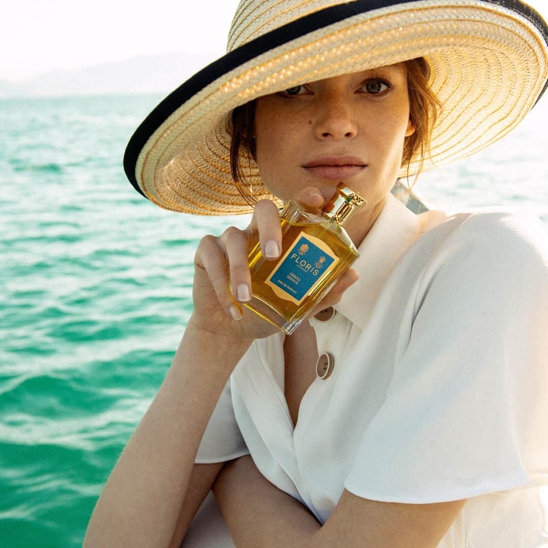 フローリスのインスタグラム：「Extracted from the blossom of the bitter orange tree, neroli is intensified in this exotic Eau de Parfum by a spike of lemon and rich ginger.  #FlorisLondon #Neroli #OrangeBlossom」