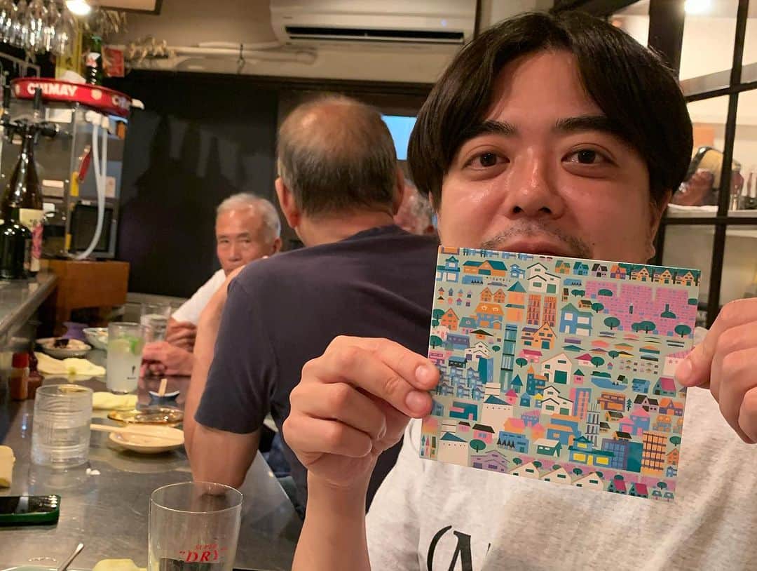 松井泉さんのインスタグラム写真 - (松井泉Instagram)「#ただいま #大阪旅情編  住之江のナイスな場所にできたゴリラホールにてペトロールズとのツーマン。 延期もあったけど、無事に開催できて本当に良かった。  見てくださった皆さま、 ありがとうございました！  ペトロールズはやっぱり最高にかっこいいし、また是非ご一緒できたら狂喜！  ツネさんと開発した「ツネオカ」も みっちゃんとバッチリかませたし、 ツネさんから頂いたスティックは、  使わないけどお守り代わりにずっと現場に持ち回ってます。  動き続けることが何よりの供養だと思うので引き続き何卒！！！！！　  #YSIG #カクバリズム」8月7日 17時12分 - izumimatsui