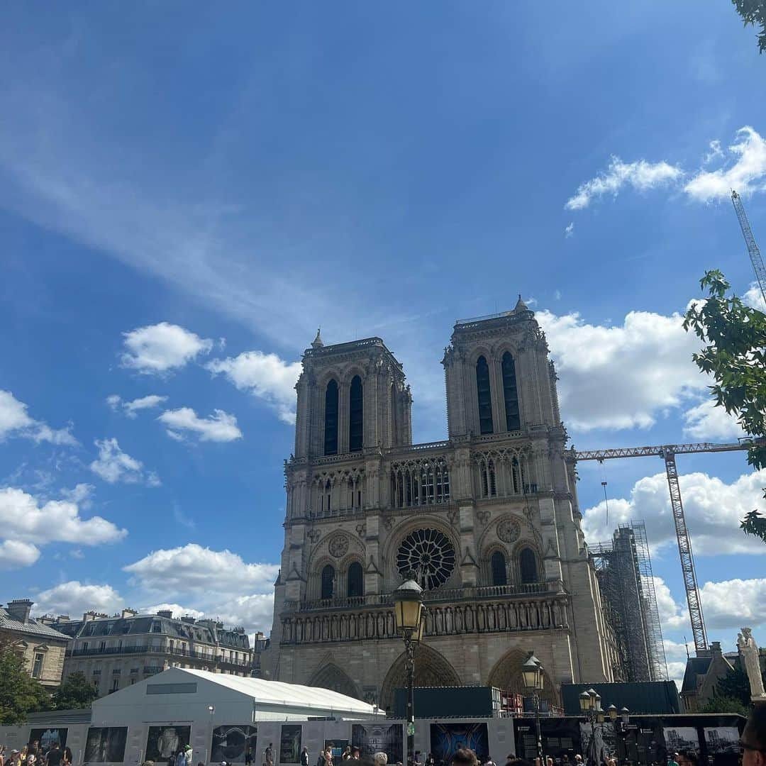 馬場彩華さんのインスタグラム写真 - (馬場彩華Instagram)「🇫🇷🗼🫏   次行く時はフランス語や英語をもっと勉強してからいこうっと…📚📖✍︎      #🇫🇷 #フランス #france #フランス旅行 #ルーヴル美術館 #凱旋門 #エッフェル塔 #ノートルダム大聖堂」8月7日 17時08分 - s2yklo