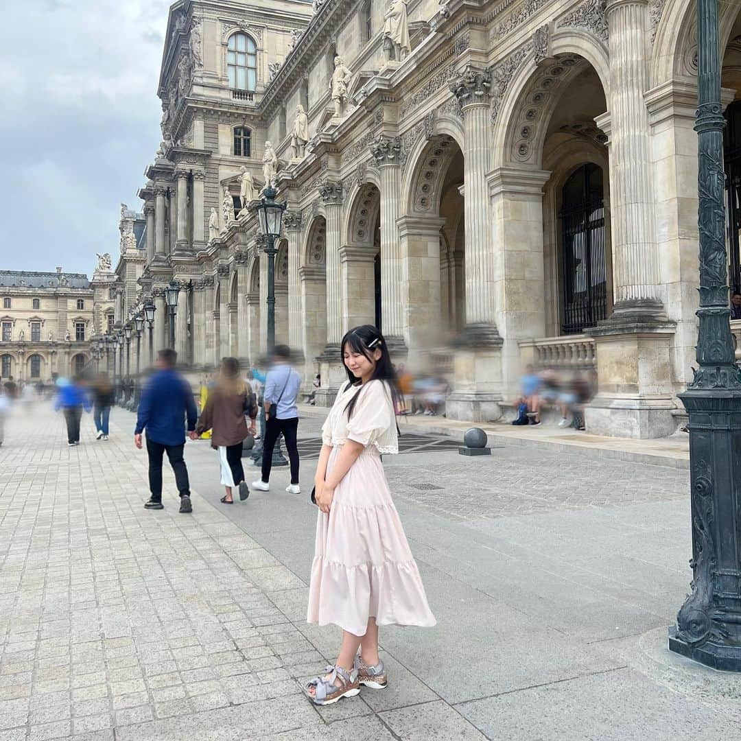 馬場彩華さんのインスタグラム写真 - (馬場彩華Instagram)「🇫🇷🗼🫏   次行く時はフランス語や英語をもっと勉強してからいこうっと…📚📖✍︎      #🇫🇷 #フランス #france #フランス旅行 #ルーヴル美術館 #凱旋門 #エッフェル塔 #ノートルダム大聖堂」8月7日 17時08分 - s2yklo