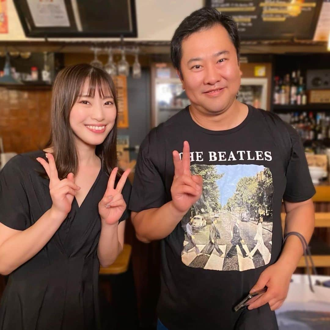 藤井香愛のインスタグラム：「BSよしもと「うたフレ」ご覧いただきありがとうございました‼️  特技(？)として、とにかく明るい安村さんのイラストを描きました✨自信はあったんですがみんなから散々つっこまれて、ゲラゲラ笑われました🤣 パンツを忘れると言う痛恨のミスはありましたが、それ以外はかなりの自信作だったんだけどなぁ…🤔💦  徳永さんの鉄道愛もすごかったてます🚃電車の熱がすごすぎてそれ以外の話の時静かでした。（笑）  見逃した方は8/30(水)13:30〜再放送もございますので是非ご覧くださいね😊📺  ありがとうございました🎈  #うたフレ　#BSよしもと #とにかく明るい安村 さん #スパイク　#松浦志穂 さん #小川暖奈 さん #徳永ゆうき さん #演歌　#歌謡曲 #藤井香愛　#夢告鳥　#徳間ジャパン #香愛画伯　#藤井画伯　#イラスト #安心してください #パンツ #履いてない」