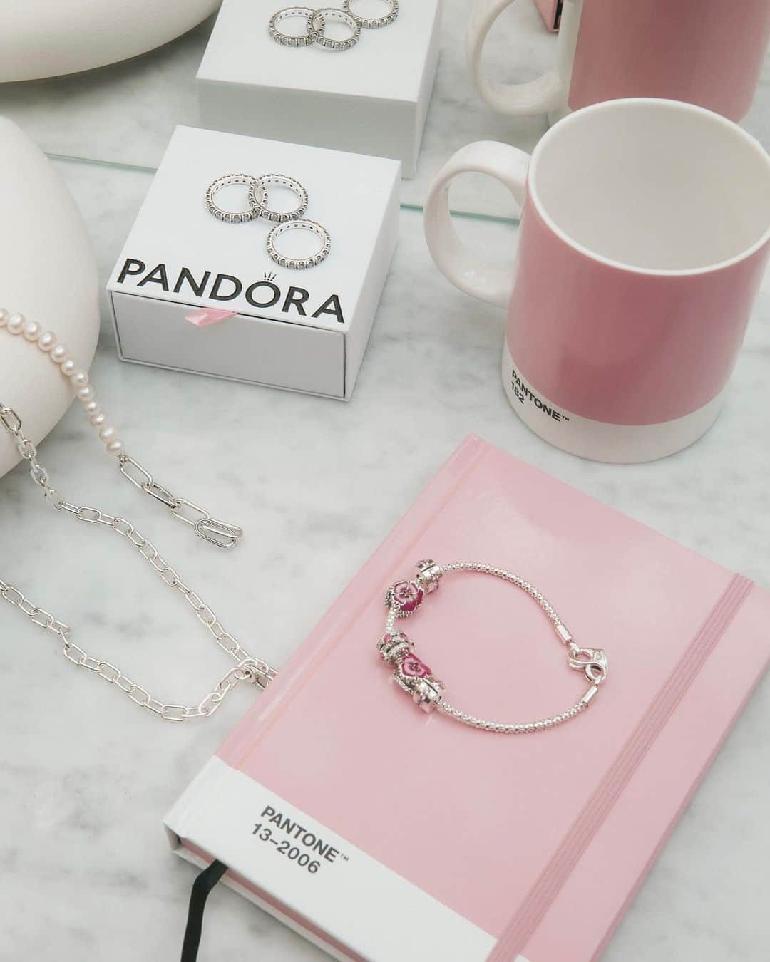 PANDORAさんのインスタグラム写真 - (PANDORAInstagram)「Pandora + Pantone = the perfect pink. 💖  @copenhagen.design #PandoraCPHFW #Pandora #PandoraJewellery」8月7日 17時15分 - theofficialpandora