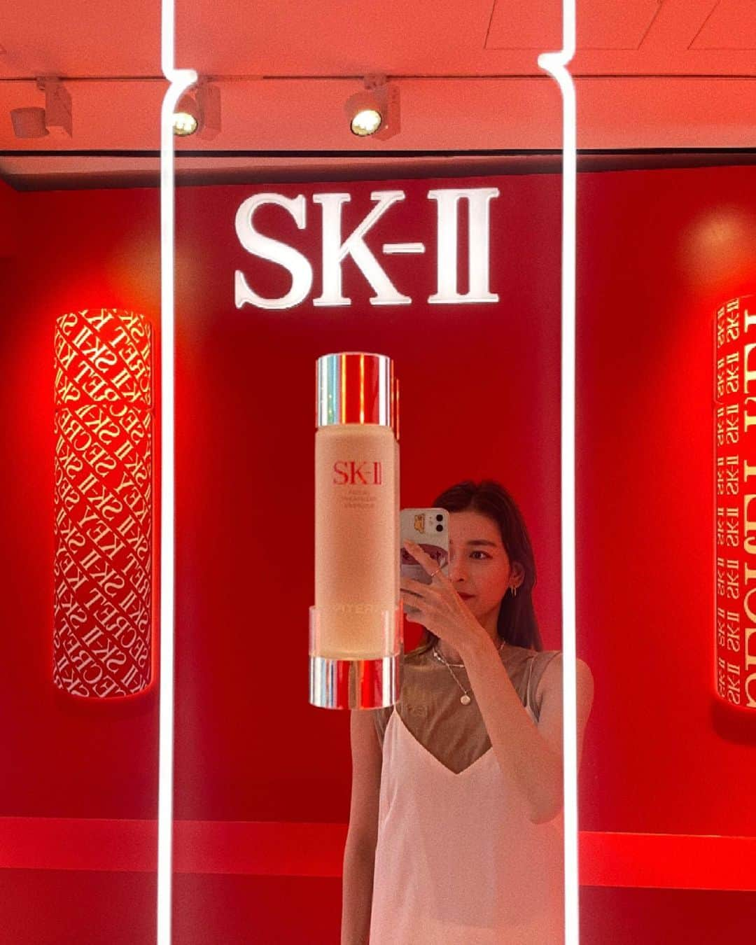 松本瞳のインスタグラム：「@skii シークレットキーハウスへ skiiといえばピテラ。そのピテラの秘密を見れるポップアップを体験してきました🫧 . #skii #ピテラ #ピテラエッセンス #フェイシャルトリートメントエッセンス」