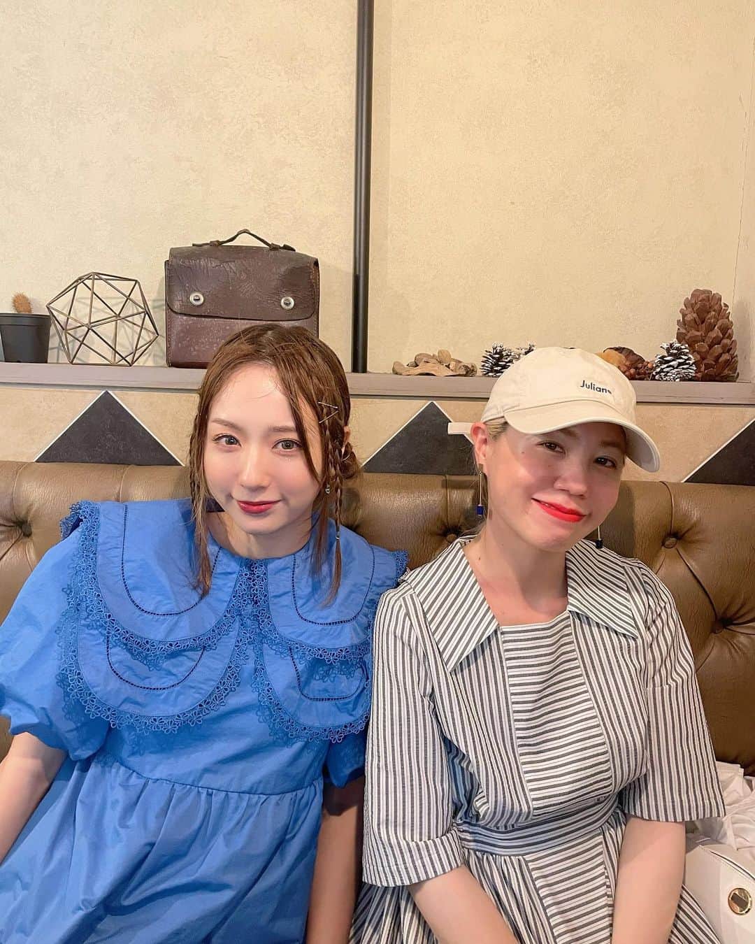 板橋よしえのインスタグラム：「. @amo_whale & @akane_madder2 ちゃんとランチ💙🤍 AMOちゃんの話、おもしろすぎて 茜ちゃんとずっと笑ってた！！！ AMOちゃんの、好きなことに対する言葉の熱量が本当にすごい👏✨目をキラキラさせながら、次から次へと溢れ出る想いに、思わずわたしまで気持ち動かされる～。 AMOちゃんが夢中になって話してる姿も本当にかわいい☺️またいろいろおしえてね！」