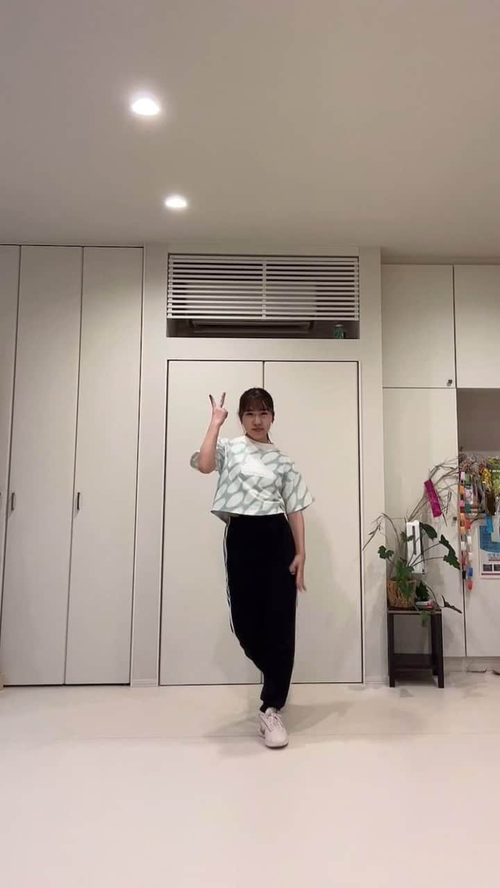 のインスタグラム：「こんばんは🌟  リクエストで頂いた、SexyZoneさんの「Purple Rain」を踊りました〜！ SexyZoneさんの曲は初めて踊りました！ 力抜く所もっと作りたかったのに、難しかったです😖なんで皆さんあんなにかっこよく踊れるのか…、、 ・ ・ 夏、いかがお過ごしでしょうか？ 学生さんは夏休みですね！！  私は「#舞台013」が終わって落ち着いたので、お兄ちゃん主演の「#ミュージカルカラフル」を観る毎日でしたが、昨日東京公演が終了しました🥹 地方公演あるけど…もうロスです🥲また観たい、！(地方行けるといいなぁ。。) X(Twitter)でいろいろ呟いていましたが、全公演終わったら、感想まとめようと思ってます！ とりあえず今言えることは「カラフル最高すぎる！」ですねっ！笑  学校から出てる課題は、まだ終わってないけど、計画的に進められています！笑 今年は、学校調べ・オープンキャンパスに行くなど、進路の課題も出ています… やりたい事が多すぎて進路について悩んでいた時期もあったけど、少しずつ絞れてきて、進路について考えるのが楽しくなりました！  長々とすみませんでした、最後まで読んでくださってありがとうございます！  #SexyZone さん#PurpleRain #夏休み#舞台013#ミュージカルカラフル#宿題#課題#進路#大学」