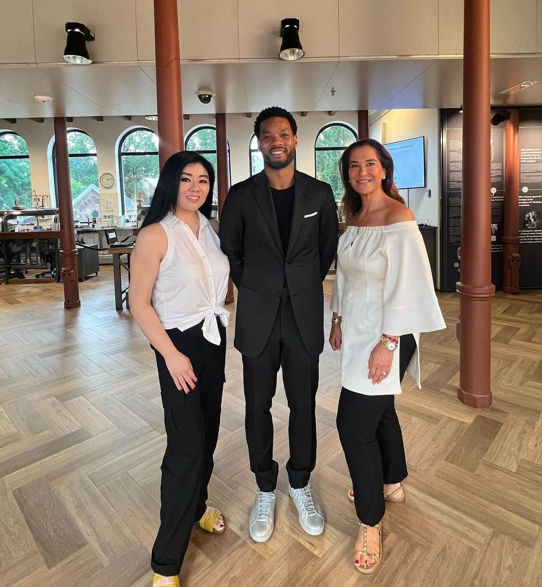 のインスタグラム：「We had royalty over at our store @sassychris1」