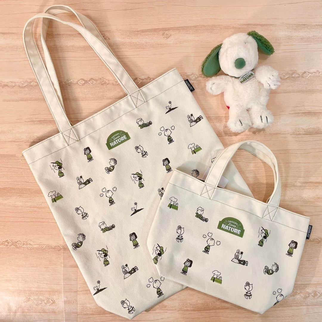 ファンビ寺内 (fanbi) さんのインスタグラム写真 - (ファンビ寺内 (fanbi) Instagram)「. スヌーピ新商品入荷！ SNOOPY Loves NATURE シリーズ🐶 流行のグリーンが効いたナチュラルシリーズです🍃 お子様から大人まで世代問わず お使いいただけるデザインです！  ⤻会員価格は売場へお問い合わせください✨  #fanbiTown5-6階　キャラクター売場  品切れの際はご容赦ください🙇🏻‍♀️ ＿＿＿＿＿＿＿＿＿＿＿＿＿＿＿＿  ⌇営業時間のお知らせ⌇  ⧉ 大阪店 ⧉　 8月14日(月)～16日(水)は休業いたします。  ⧉ 九州店 ⧉　 8月8日(火)・8月14日(月)～16日(水)は休業いたします。  ＿＿＿＿＿＿＿＿＿＿＿＿＿＿＿＿  DM、コメントでの在庫確認や その他お問い合わせはご遠慮ください。 プロフィール（@fanbi_official）の ハイライト「お問い合わせ」か、 TEL:06-6262-2161(代表)よりお願いします。  #ファンビ寺内 は、会員制の #卸問屋 です。 店舗へのアクセス、ご利用方法はプロフィール （@fanbi_official）のリンクからご確認ください☺️  ＿＿＿＿＿＿＿＿＿＿＿＿＿＿＿＿  #ファンビ #fanbi寺内 #fanbi #寺内 #大阪 #osaka #本町 #honmachi #堺筋本町 #問屋 #スヌーピーグッズ #スヌーピー #snoopy #ふわくた #FUWAKUTA #ティッシュポーチ #化粧ポーチ #ミニトート #スヌーピーグッズ #スヌーピー好き #スヌーピーオタク #チャーリーブラウン #ピーナッツ #ウッドストック #スヌーピー大好き #プレゼント #peanuts」8月7日 17時31分 - fanbi_official