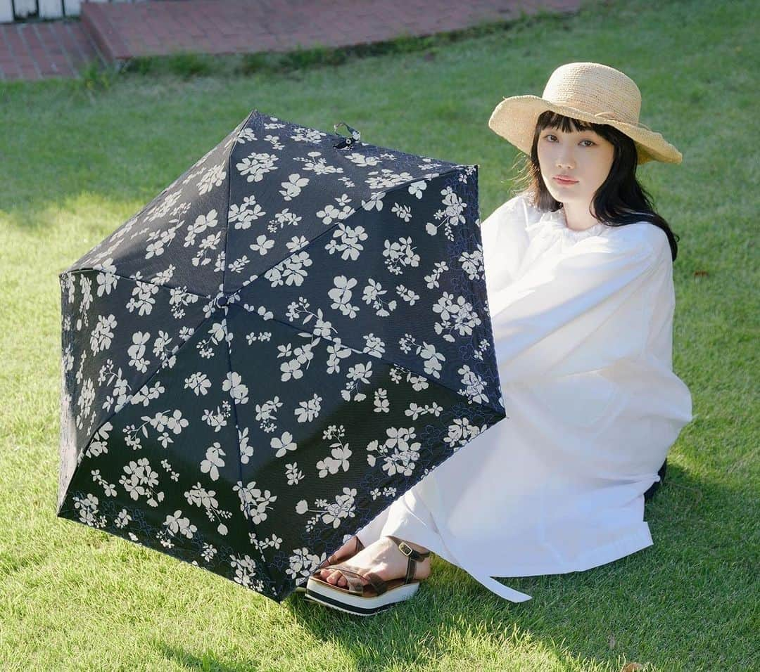 佐々木ありさのインスタグラム：「Wpc.🌼  HP↓ https://wpc-worldparty.jp/item/parasol/」