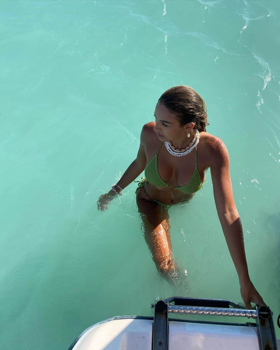 Hannah Pereraさんのインスタグラム写真 - (Hannah PereraInstagram)「Ocean swims make me happy 🌊」8月7日 17時41分 - hannah_perera
