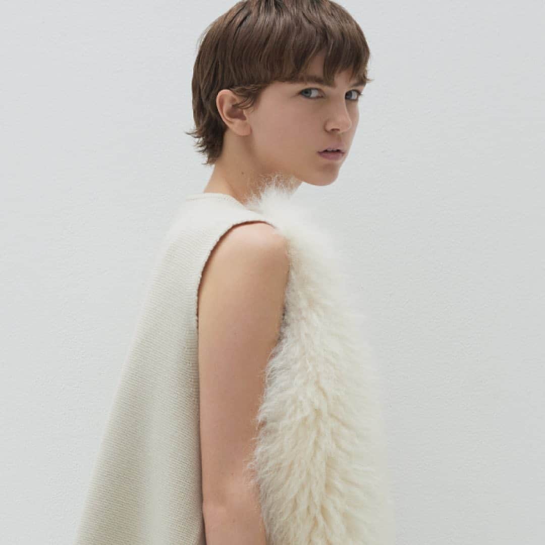 のインスタグラム：「2023 Autumn collection   #epoca #collection#newcollection #2023aw #summer #fashion #outfit #comfort #natural #modern #classical #feminine #authenticity #elegance #エポカ #モダン #クラシカル #ナチュラル #フェミニン #エレガントコーデ #大人カジュアル #ファージレ # ニット #チュール #ドット #ホワイトコーデ #ワントーンコーデ」