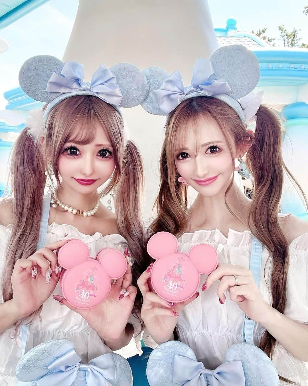 桜咲姫奈さんのインスタグラム写真 - (桜咲姫奈Instagram)「りりかちゃんと親子と ディズニーデート🎀🐰🎀  ほんとに楽しくてすき🫶  ちびっこ同士もめちゃめちゃ 仲良くてありがたい🥹💖 (ちびっこ同士LINEもしてるんだけど 内容がほんとに可愛いのw)  いつもありがとう〜🤍🤍 またディズニーデート しよーねっ(⁎ᴗ͈ˬᴗ͈⁎)♡  #ディズニー  #ディズニーコーデ  #ディズニーランド  #ディズニーグッズ  #ディズニーカチューシャ  #プリメロ」8月7日 18時04分 - himena_ousaki