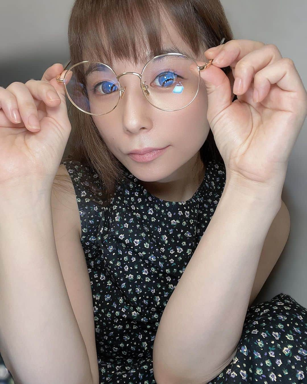 笹倉杏のインスタグラム：「ブルーアイズ👀  #緒川はる #笹倉杏 #av女優」