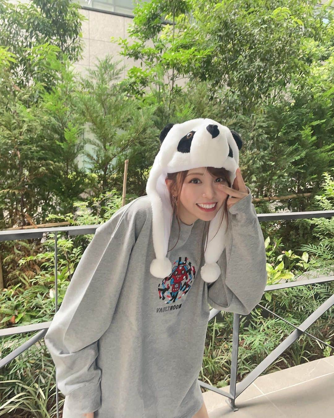 西村歩乃果さんのインスタグラム写真 - (西村歩乃果Instagram)「おまけパンダ🐼🐼🐼🐼🐼笑  赤いパンダじゃないのが 残念…笑 写真撮るために わざわざ持参しました  @vault_room」8月7日 17時58分 - honoka.n28