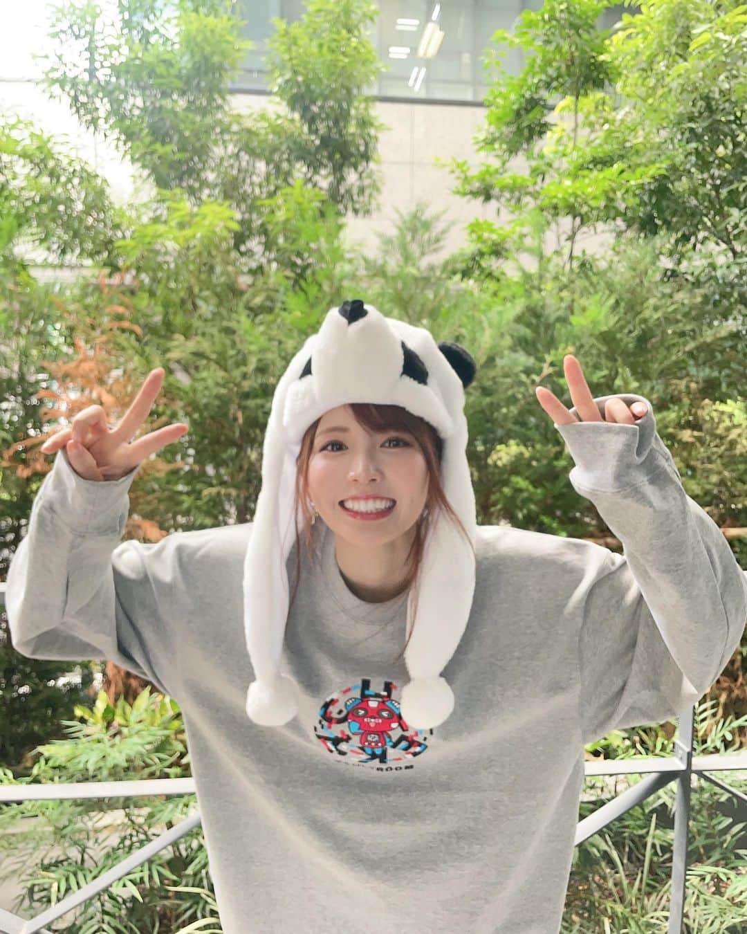 西村歩乃果のインスタグラム：「おまけパンダ🐼🐼🐼🐼🐼笑  赤いパンダじゃないのが 残念…笑 写真撮るために わざわざ持参しました  @vault_room」