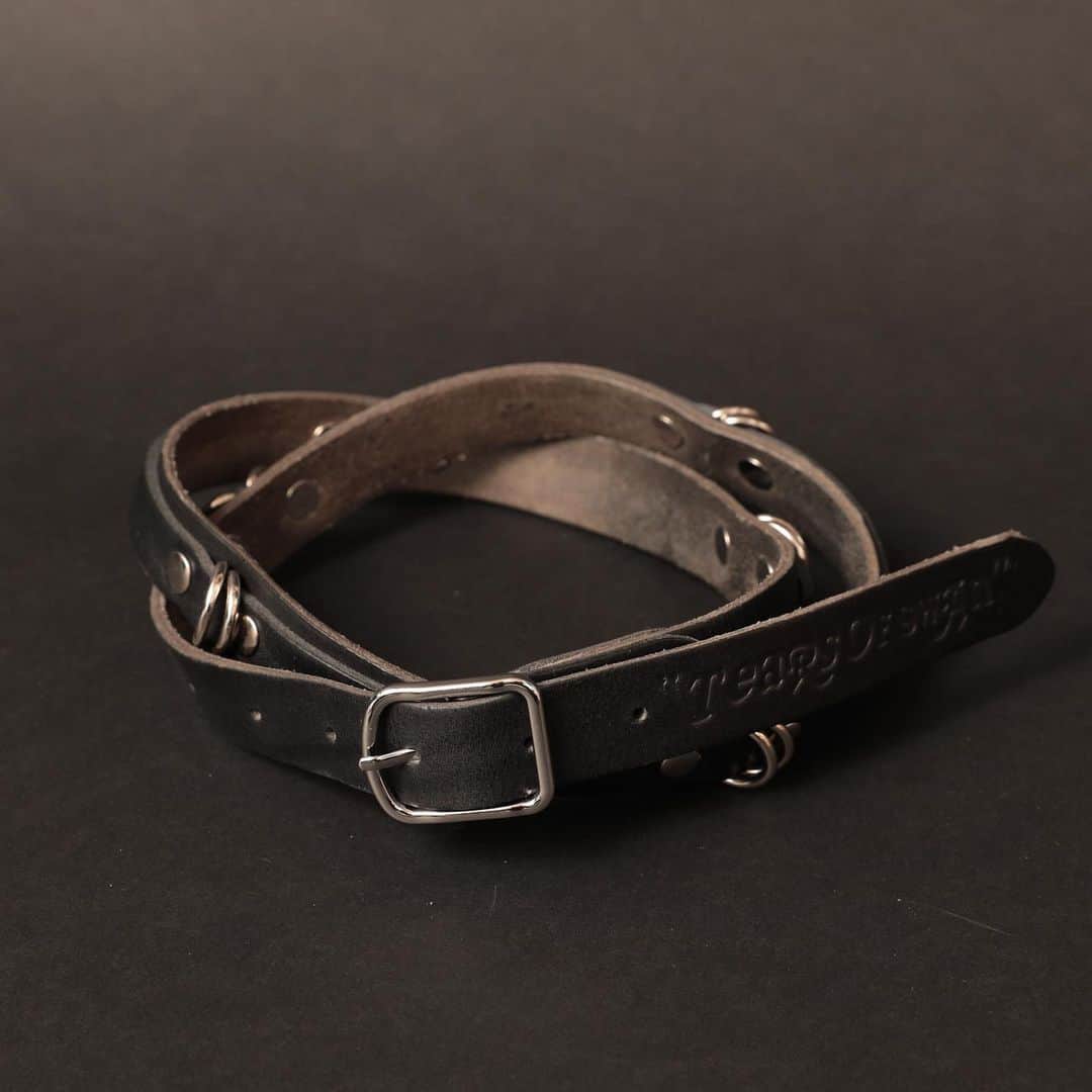 のインスタグラム：「"TEARS OF SWAN-D CAN LEATHER BELT"  ¥12.000(tax in)   牛革を使用、付属でDカン取り付け、様々なアイテムが装着可能、メンズ、レディースサイズ、どちらもご用意がございます。  西武池袋店頭、official webshopにて販売中ですので宜しくお願い致します😊💻  https://tears-of-swan.shop-pro.jp/?pid=175144044 (今月末発送)  @tears_of_swan  #tearsofswan  #leatherbelt  #belt」