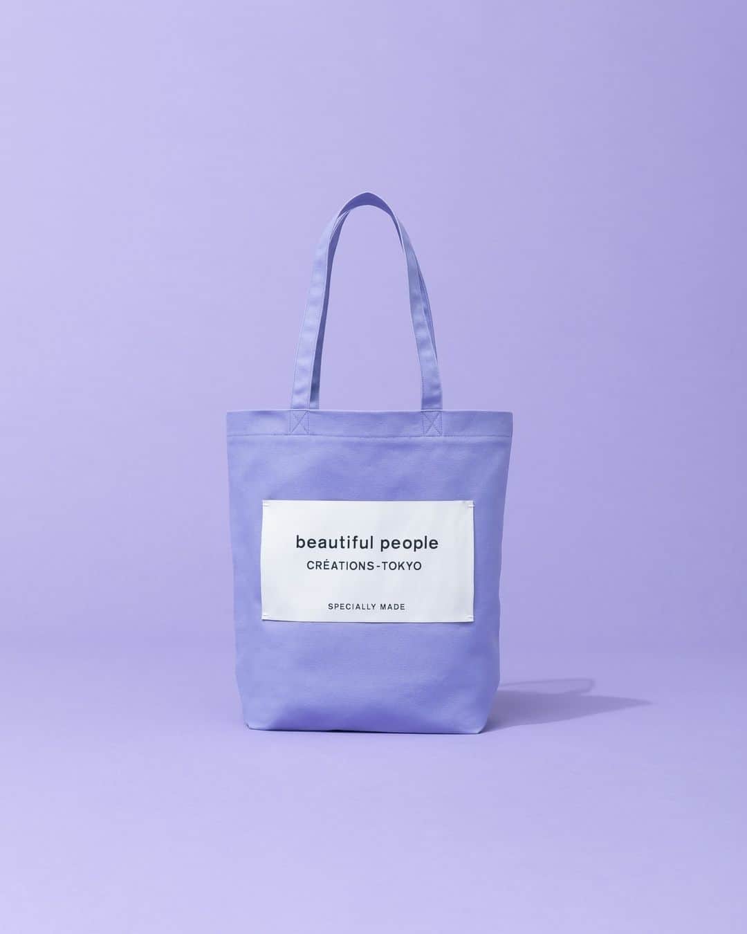 のインスタグラム：「#Preorder #NEWCOLOR⁠ ⁠ オンラインストアにて予約受付中。⁠ 8/8(火)より、発売⁠。⁠ ⁠ NAME TAG TOTE BAG⁠ NEW Color: pink / purple / yel green / green⁠ Size: FREE (L38 x W36 x D11cm)⁠ Materials: Organic Cotton Canvas 100% ⁠ ⁠ Made in JAPAN. ⁠ ⁠ ___⁠ ⁠ ⁠【beautiful people 直営店舗⁠】⁠⁠⁠⁠ ⁠ ■Online store⁠ www.beautiful-people.jp⁠ ⁠ ■Global Online store⁠ www.beautiful-people-creations-tokyo.com⁠ ⁠ ■ 青山店⁠⁠⁠⁠ 東京都港区南青山3-16-6⁠⁠⁠⁠ ⁠⁠⁠⁠ ■ 新宿伊勢丹店（ @restyle_tokyo_isetanmitsukoshi ）⁠⁠⁠⁠ 東京都新宿区新宿3-14-1 伊勢丹新宿店本館2階⁠⁠⁠⁠ TOKYOクローゼット/リ・スタイルTOKYO⁠⁠⁠⁠ ※三越伊勢丹リモートショッピングアプリからもお問い合わせ可⁠ ⁠⁠⁠⁠ ■ 渋谷PARCO店（ @parco_shibuya_official ）⁠⁠⁠⁠ 東京都渋谷区宇田川町15-1 渋谷パルコ 2F⁠⁠⁠⁠ ⁠⁠⁠⁠⁠⁠⁠⁠※メンズ対応サイズ展開中⁠ ⁠ ■ ジェイアール名古屋タカシマヤ店（@style_and_edit_nagoya ）⁠⁠⁠⁠ 愛知県名古屋市中村区名駅1丁目1番4号 ジェイアール名古屋タカシマヤ4階　モード＆トレンド「スタイル＆エディット」⁠⁠⁠⁠ ⁠⁠⁠⁠ ■⁠阪急うめだ店⁠⁠ (@hankyumode )⁠⁠⁠ 大阪府大阪市北区角田町8番7号 阪急うめだ本店 3階　モード⁠⁠⁠⁠ ⁠ ___⁠ ⁠ #beautifulpeople⁠⁠⁠ #ビューティフルピープル⁠⁠⁠ #定番 #standard⁠ #ユニセックス ⁠#unisex ⁠ #ネームタグ⁠ #革小物 #財布 #コインケース⁠ #レザーグッズ #バッグ⁠ #clasppouch⁠ #miniclasppouch⁠ #nametag⁠」