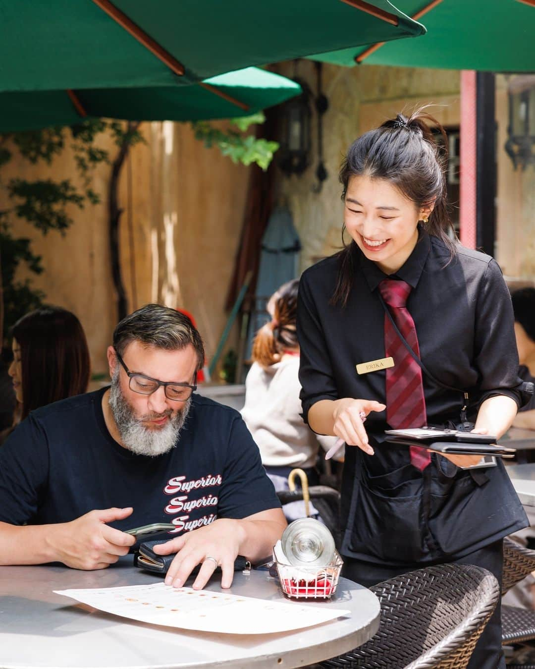 カフェ ラ・ボエムさんのインスタグラム写真 - (カフェ ラ・ボエムInstagram)「今日はどんな気分ですか？料理、ドリンク、ぜひ私たちにおすすめさせてください。近くのスタッフになんでも聞いてくださいね！🍝⁠ Let us know how we can help find your favorite dish! 😋⁠ ⁠」8月8日 5時00分 - boheme_gd