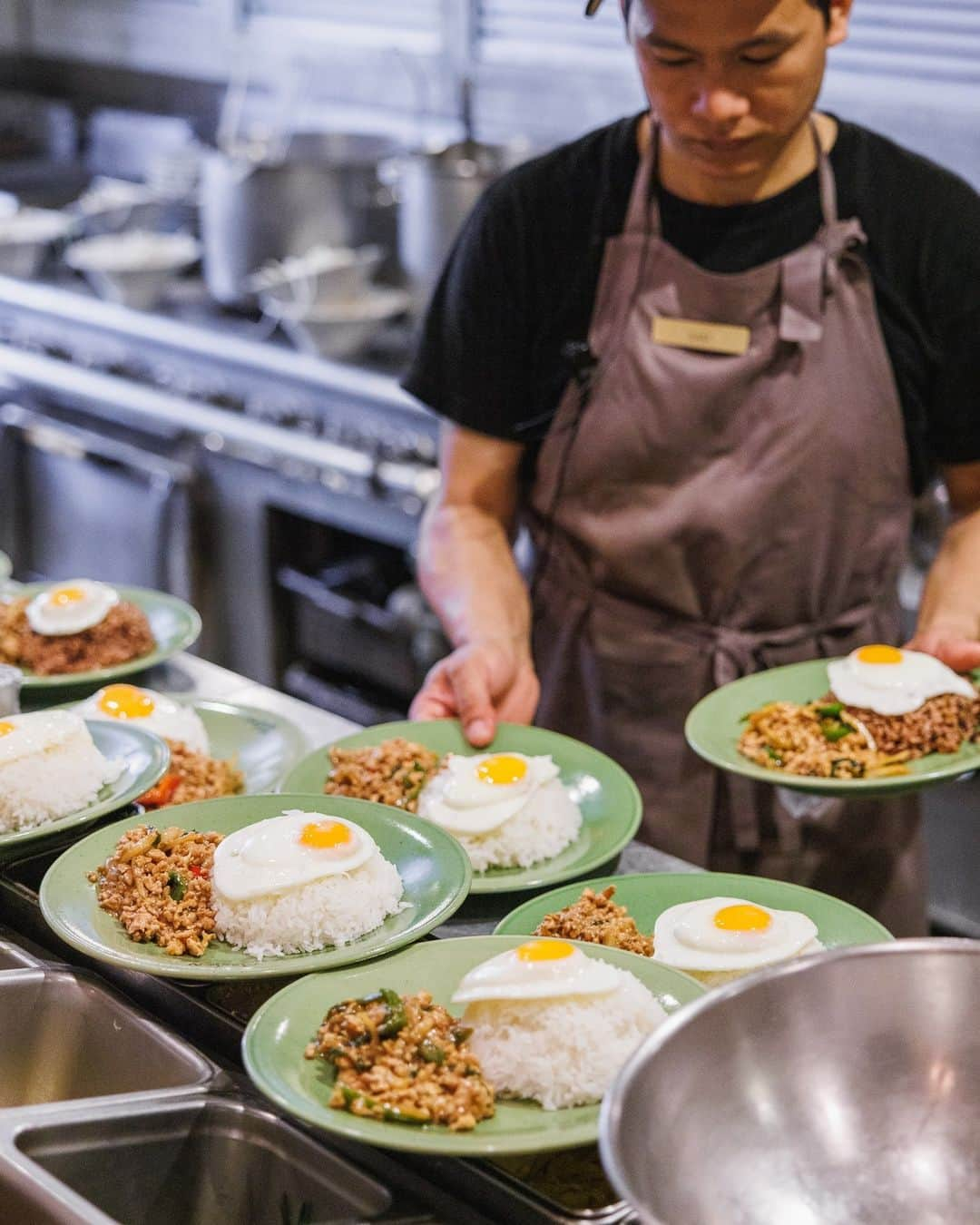 モンスーンカフェのインスタグラム：「ガパオライスはお好きですか？🍳⁠ ナンプラーの香りが食欲をそそりますよね。モンスーンカフェのガパオライスには半熟の目玉焼きをのせて提供しています。スプーンで混ぜてお召し上がりください。美味しいですよ！⁠ Gapao rice taste just as good as it looks 🥚⁠ The fried egg is definitely the star of the dish. It's delicious and enhances the overall experience. 😋⁠」