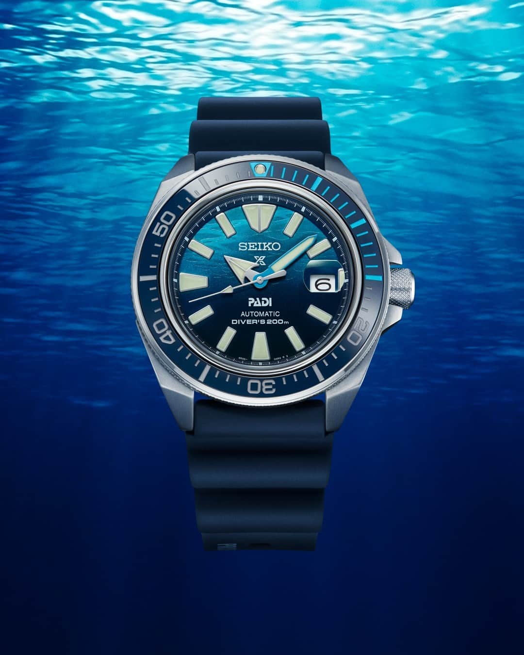Seiko Watchesさんのインスタグラム写真 - (Seiko WatchesInstagram)「Offered in one of Seiko's best-loved case designs, #SRPJ93 features a patterned and gradated deep blue dial with vibrant blue accents celebrating the partnership between Seiko Prospex and PADI and vital marine conservation efforts.  #Seiko #SeikoProspex #KeepGoingForward #PADI」8月8日 5時00分 - seikowatchusa