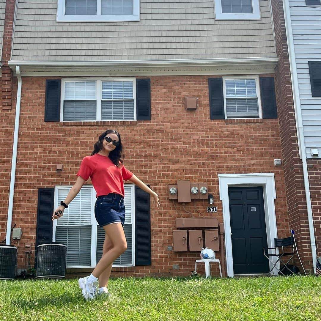 カミラ・メンデスさんのインスタグラム写真 - (カミラ・メンデスInstagram)「paid a visit to the city where i was born and went to every place i resided during my first four years on this earth 🏡♥️  i didn’t live in charlottesville long so i have few memories there, but my dad put together a whole itinerary for me to revisit the residences in order of when we lived in them. luckily the homeowner at the last house was super friendly and invited me inside, crazy how the memories came flooding back in.  anyway not trying to unleash my cancerian emotions on you all 🦀 this was just an incredibly meaningful experience for me and i wanted to share 🫠」8月8日 3時30分 - camimendes
