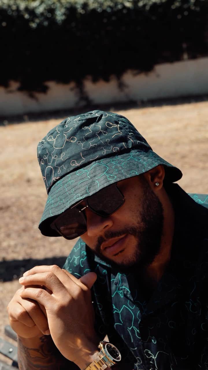 メンフィス・デパイのインスタグラム：「Dripping in MDC make sure you grab yourself something fly for the summer 🔥🔥🔥  #MDC」