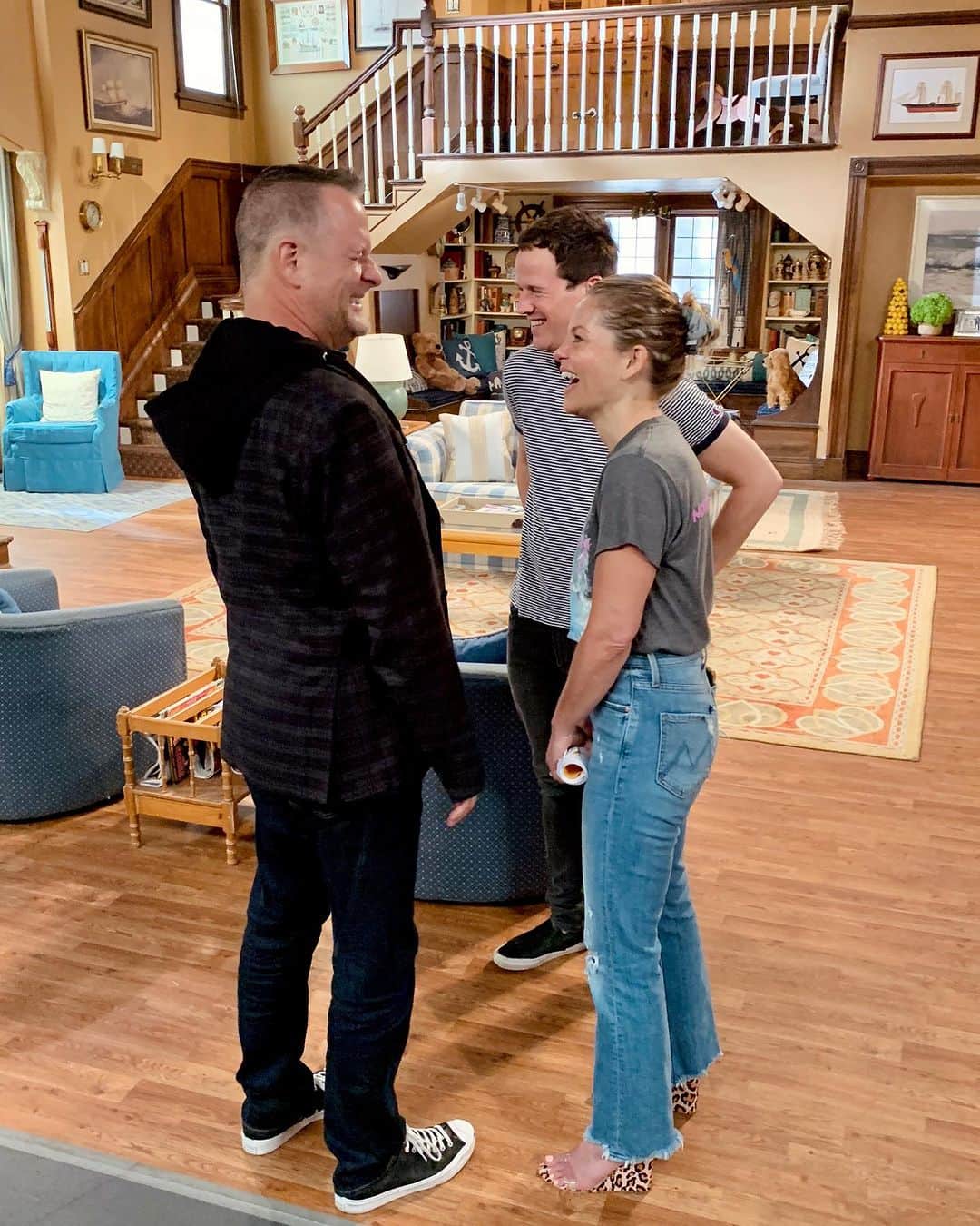 キャンディス・キャメロン・ブレのインスタグラム：「Missing this feeling, along with the laughs 💕」
