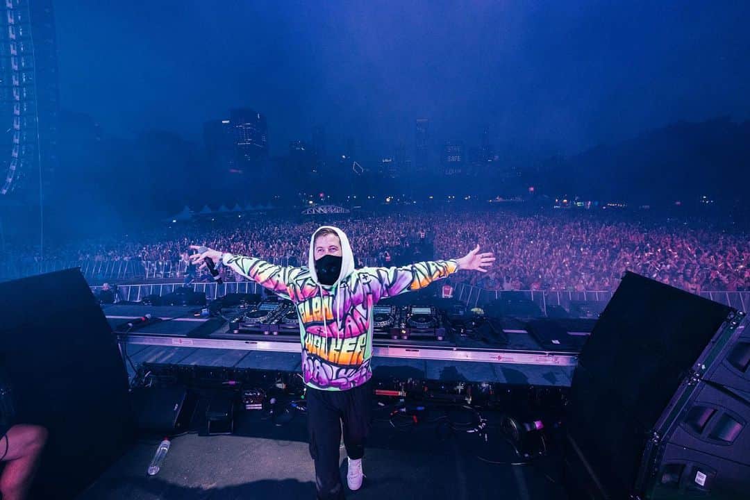 アラン・ウォーカーのインスタグラム：「INSANE vibes at @lollapalooza 🔥 was amazing to be back! A」