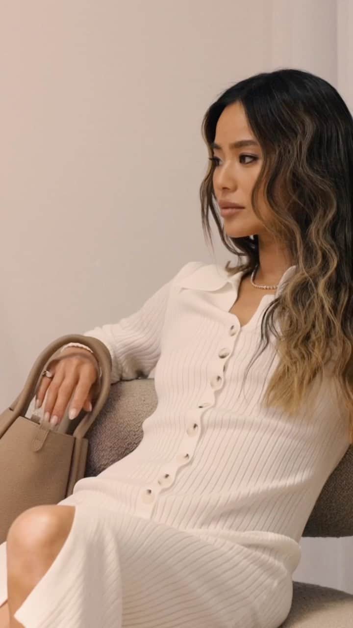 ジェイミー・チャンのインスタグラム：「This summer I’m staying busy. Keeping creative juices flowing, staying inspired. Between capturing images, designing our forever home, enjoying time with the family, and squeezing in the occasional workout, my @songmont_official is always with me.  It is versatile, stylish, and luxurious. It’s the Songmont Song Bag 🫶🏽」