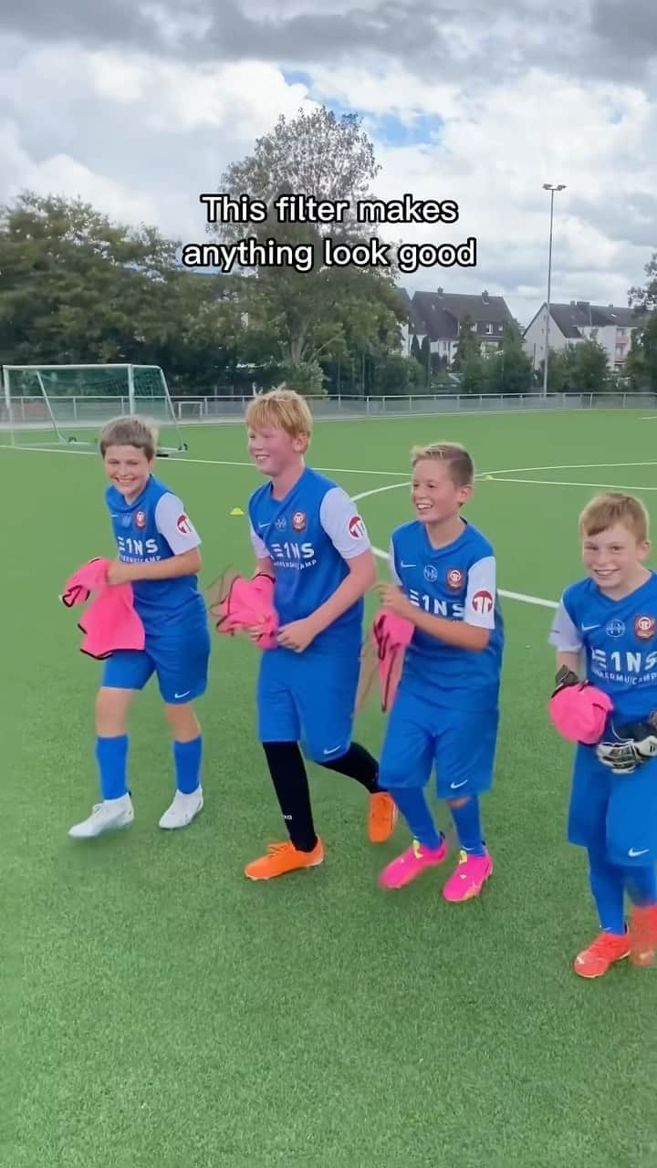 ハンス・サーペイのインスタグラム：「Welches Lied passt dazu ?」