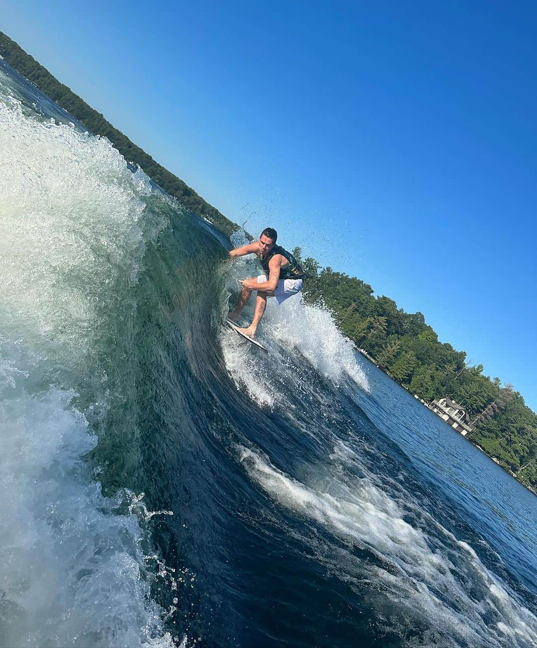 ヴィクトリアベッカムさんのインスタグラム写真 - (ヴィクトリアベッカムInstagram)「The most perfect few days in Muskoka with beautiful friends. @jamiejsalter @sherylsalter Xkisses @davidbeckham @cruzbeckham #harperseven (and yes that is me water skiing😂😂)」8月8日 4時09分 - victoriabeckham