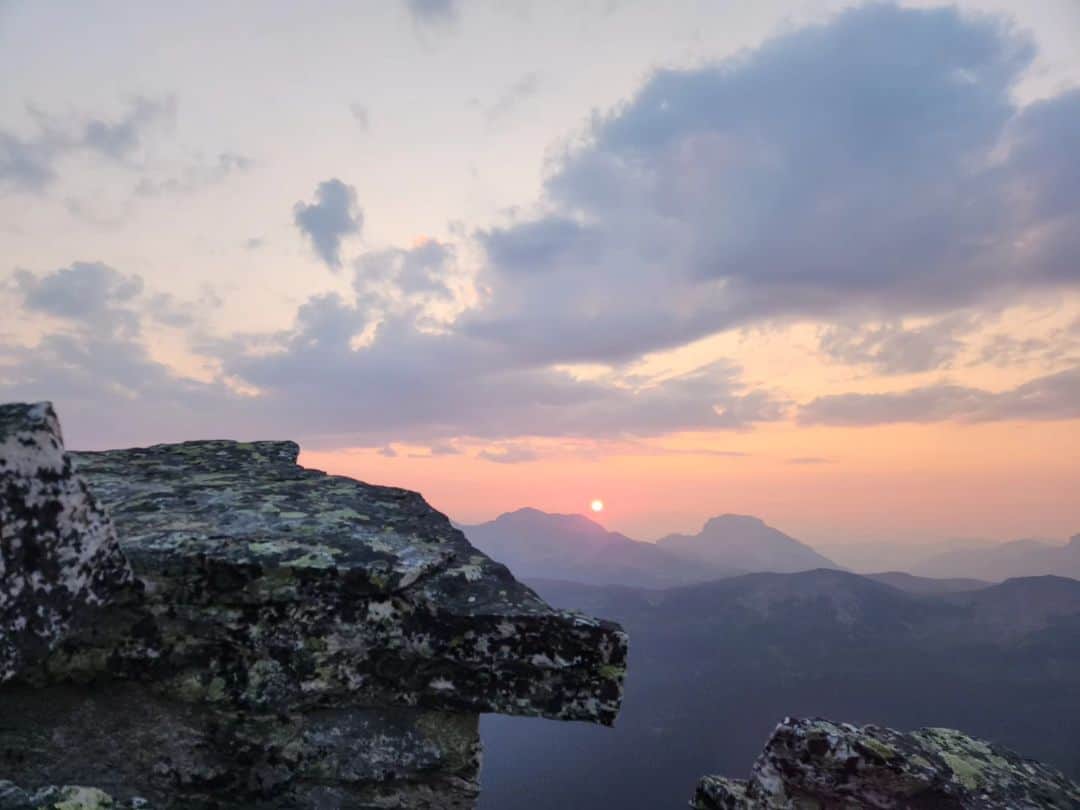 ヘイリー・ベルのインスタグラム：「This weekend was wild! Approximately 38km to watch the sunrise in this amazing place!」