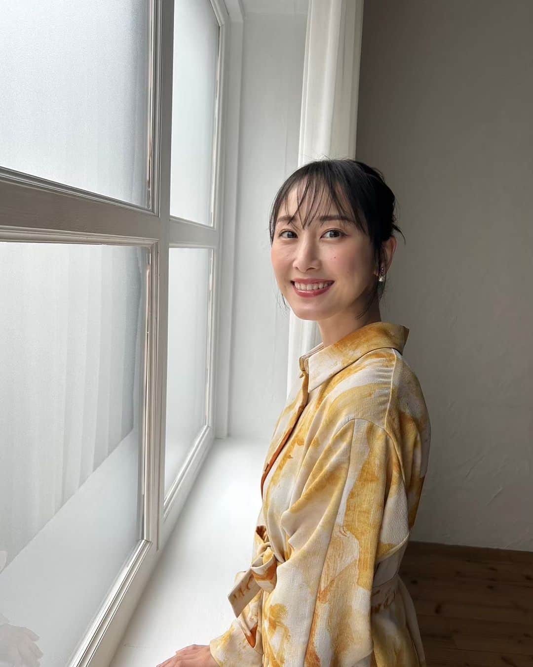 松井玲奈のインスタグラム：「『やわ男とカタ子』本日11時06分より放送開始です！  自己肯定感のない藤子が、小柳さんと出会い自分を認められるように成長する物語です。 1話はまだまだ殻にこもったカタツムリって感じ。それでも、彼女の変化を楽しんでいただけたらと思います。 明日も撮影でみんなに会えるのが本当に楽しみ。」