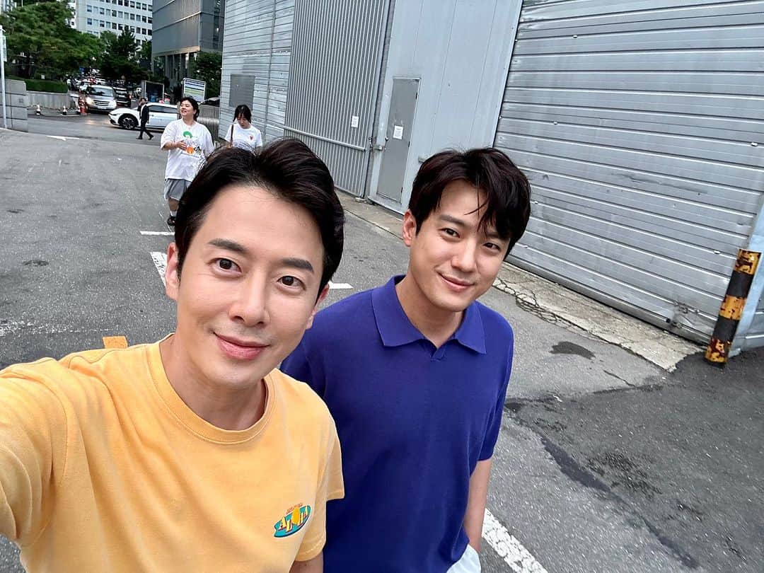 のインスタグラム：「1월부터 달려온 촬영이 8월 마지막 주에 끝나요.  늘 그렇지만 이번 작품 역시 좋은 사람들과 행복하게 마무리하는 중입니다.  모두 모두 행복하세요.   #kbs저녁일일드라마 #금이야옥이야 #서준영」