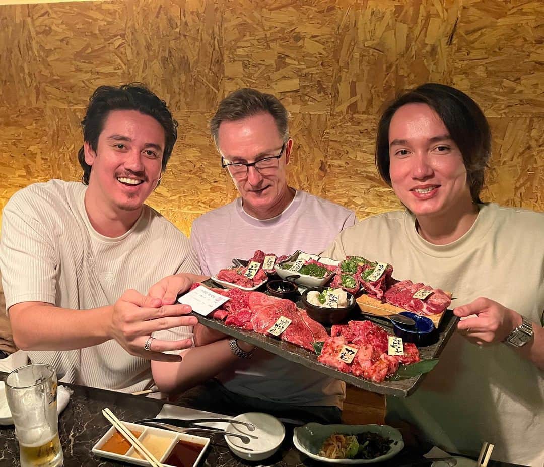 じゅんのインスタグラム：「またこの美味しい焼肉行きたいな  人生で一番長い日本滞在楽しいぜぜー  東京で美味しい焼肉教えて(*ﾟ▽ﾟ*)」