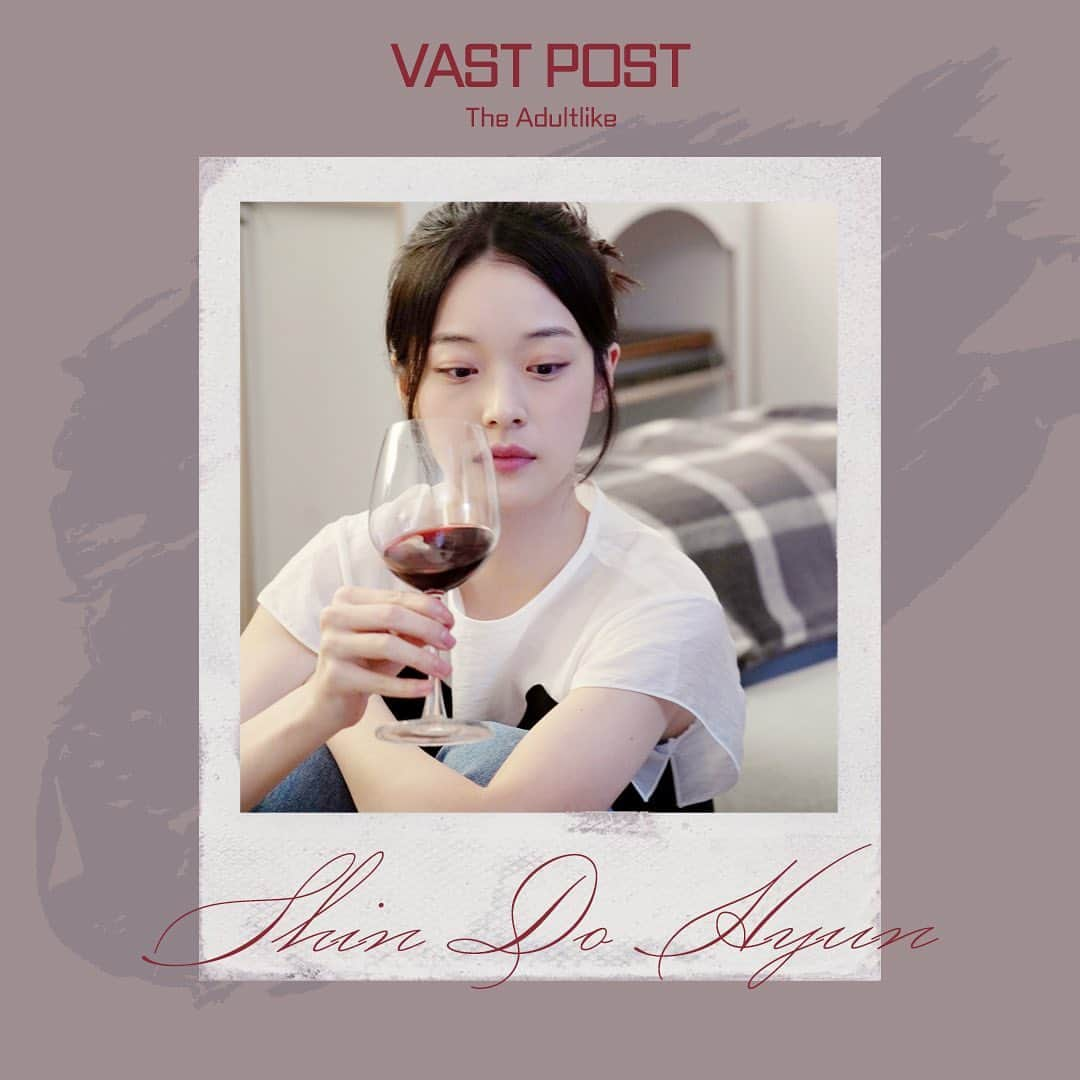 VASTエンターテイメントのインスタグラム：「[VAST POST]  여름 휴가 보내는 최고의 방법! =도현 배우와 함께하기 😘  '어른애들' 종영이 아쉬워 준비한 메이킹, VAST포스트로 놀러오세유🌼  💙 VAST POST https://naver.me/5c2feLQP  #베스트리복지_도혀니_매일보기 #여러분께도_나눕니다_즐겨주thㅔ요 #신도현 #SHINDOHYUN #어른애들 #천새나 #VASTENTERTAINMENT #VAST엔터테인먼트 #VASTPOST」