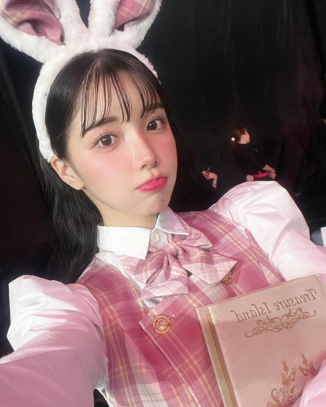 えみ姉のインスタグラム：「ㅤ @sugarnine_official の衣装は きりと一緒に可愛いうさぎのコスプレ🐰♡♡ ㅤ @happyjohn_official は モードに切り替わりギャップがすんごい🫣笑 ㅤ ㅤ きりとステージ歩けて楽しかったし かりんとも一緒に関コレこれて嬉しかった♡♡♡♡ハッピー ㅤㅤ ㅤㅤ#関西コレクション」