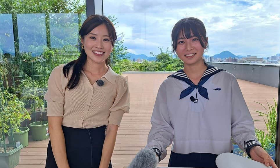 テレビ新広島のインスタグラム：「高校生がお天気キャスターに挑戦☀️  🍉夏休み特別企画🍉  8/7(月)～8/11(金)の5日間 『TSSライク！』では 広島県内の高校生が お天気キャスターに挑戦🎤  きょう8/7(月)は広島皆実高校3年生 放送部の森下寿音さん😊  広島皆実高校の魅力 そして、あすの天気予報を 丁寧に分かりやすく 伝えてもらいました✨  ドキドキのトップバッター お疲れさまでした😉💓  #広島皆実高校 #広島皆実 #放送部 #中西敦子 #なかにしあつこ #中西敦子アナ #中西アナ #テレビ新広島 #tss #アナウンサー #女子アナ #tssライク #ライク」