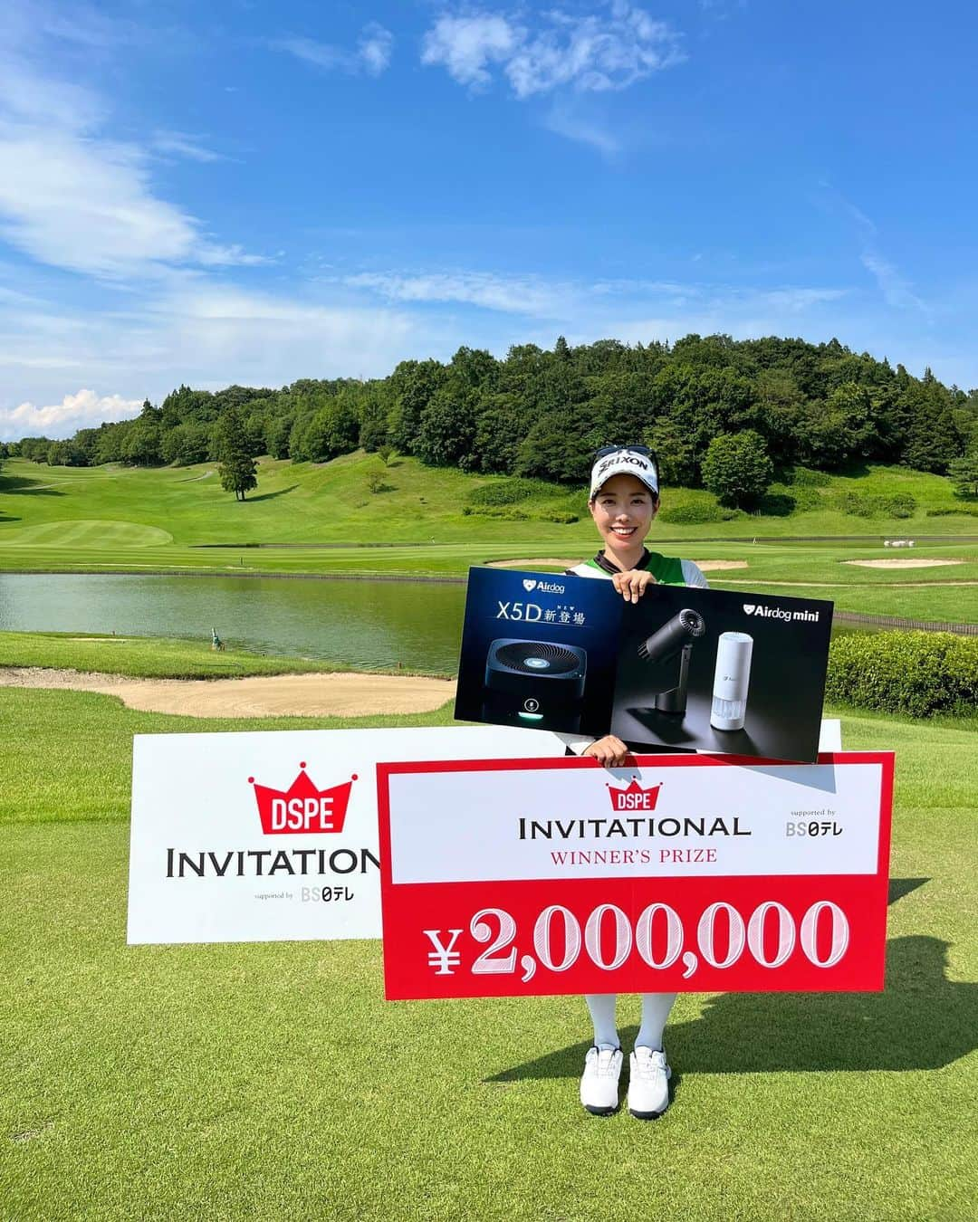 高野あかりさんのインスタグラム写真 - (高野あかりInstagram)「. DSPE INVITATIONAL⛳️  66.66  total -12  で優勝することができました🏆  テレビを見て連絡やメッセージをくださった皆さんありがとうございます💌  苦手と思っていたコースで2日間66でまわれて そして優勝できて素直に嬉しかったです😊  ですがまだまだ不安定なところや足りないところばかりなのでこれからも頑張ります💪🏽  大会関係者の皆様、サザンヤードカントリークラブ様ありがとうございました！  今後とも応援宜しくお願い致します✨  #DSPEINVITATIONAL#dspe #ゴルフ#女子プロゴルファー#ゴルフ女子#ダンロップ#スリクソン#エフィカス#フォーナインズ#三協フロンテア#golf#dunlop#srixon#efficace#9999」8月7日 20時07分 - akaringo131