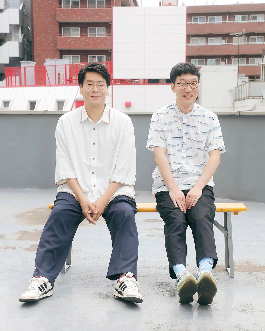 steady.のインスタグラム：「steady.9月号には #男性ブランコ のインタビューを掲載❗️ ⁡ 撮影中スタッフからの「可愛いー！」という歓声に照れる浦井さんと平井さん。おふたりのハニカミ笑顔も素敵です👍誌面もぜひチェックしてくださいー！ ⁡ #撮影オフショット #夏の男性ブランコがカッコよすぎる件」