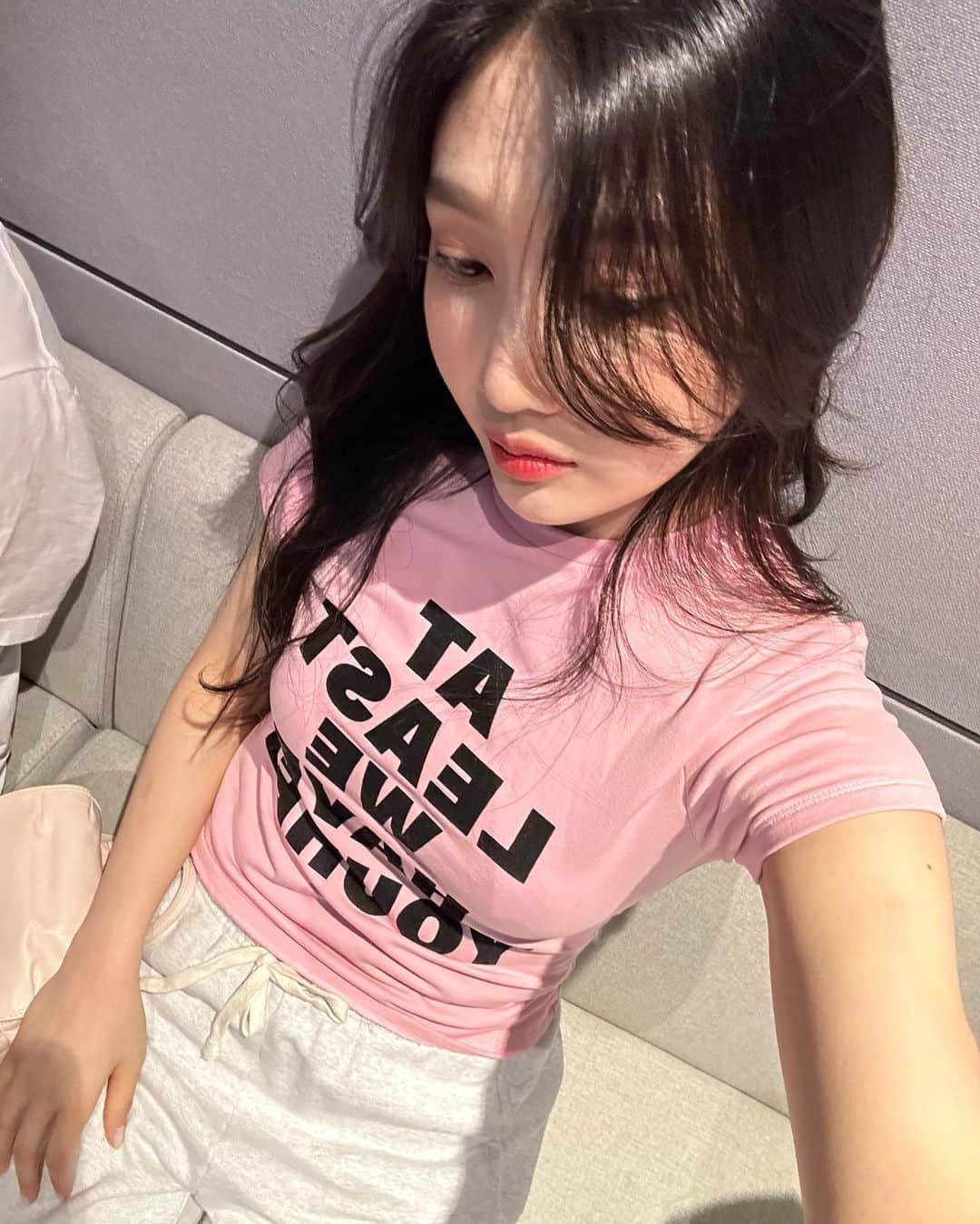 ジョイ（パク・スヨン ）さんのインスタグラム写真 - (ジョイ（パク・スヨン ）Instagram)「몰랐는데 나는 핑크를 좋아하는 것 같다💕🌸🎀💖💝💘🥰」8月7日 20時13分 - _imyour_joy