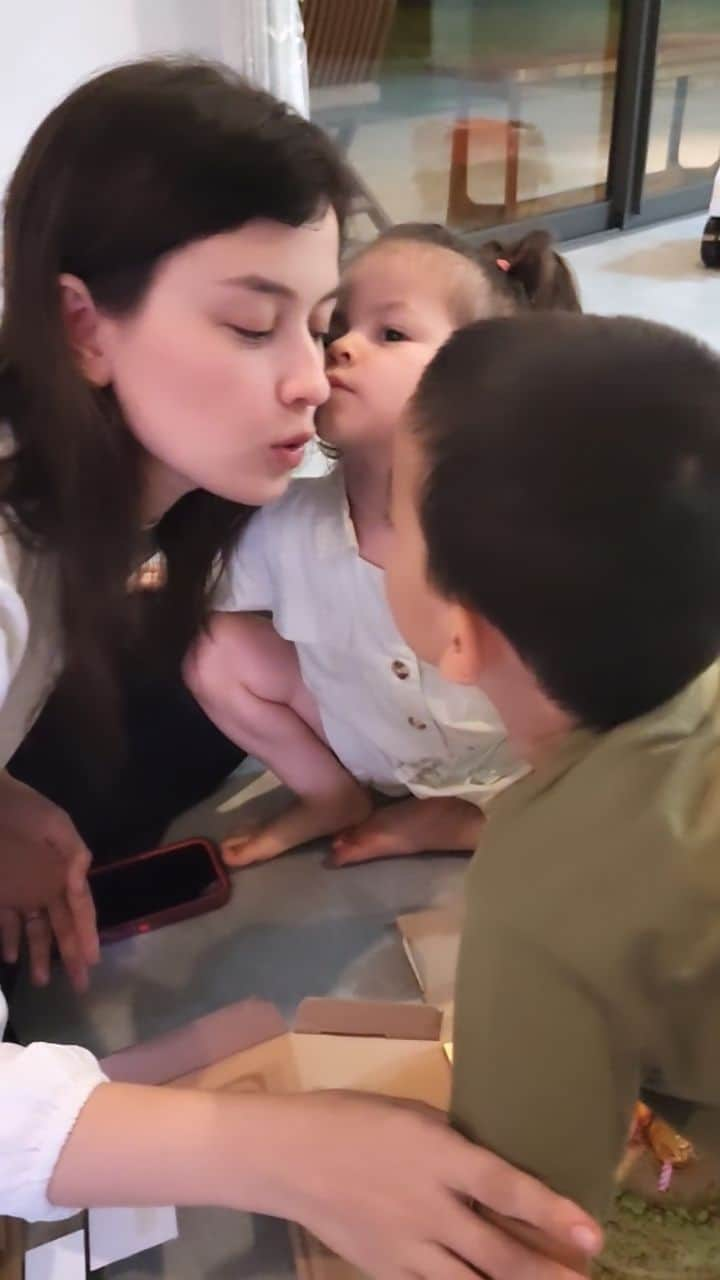 Kimberly Ryderのインスタグラム：「Semua doa terindah untukmu, Segala cinta dan kasih dari Papa, Rayden & Aisyah.   Bismillah, sehat senantiasa, makin berkah dalam hal apapun, makin menjadi manusia yang selalu dalam lindungan-Nya.  Amin.   Bersyukur itu Indah.   Love you @kimbrlyryder 🌹💞」