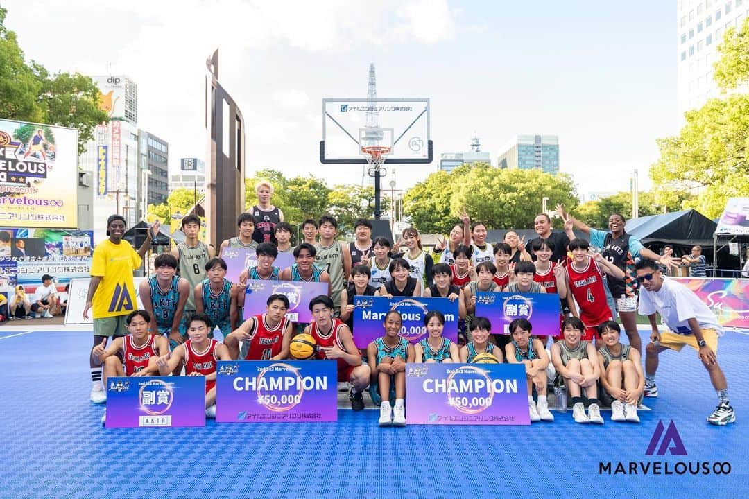 馬瓜エブリンのインスタグラム：「8月5日 3x3Marvelous∞ 無事開催する事ができました！！ 本当に本当に！ご協力いただいた皆様！ありがとうございました！✨👏🏽  皆さんのご協力がなければ、ここまでできなかった😭✨  みんなにどうしたら喜んでいただけるか、この大会は何を届ける事ができるかを、とにかく考えた！ もし少しでも！このアツい試合をしてくれた選手の皆さん、出演者の皆さんから！ 元気や勇気を感じていただけたら嬉しいです！🙌🏽  また写真載せます！！  そしてちょっと休憩したら！ また走るっ！🤣  #3x3marvelous8」