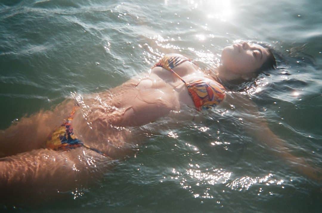 Mayuriのインスタグラム：「[ご報告]  . や〜暑い日々が続きます 続いておりますが、お水のおいしさが際立つ季節でもありますので私は最近お水のおかげでお肌が綺麗になってきています、嬉しい☀️ . と、前置きもこの辺にしましてワタクシ、マユリはきょうから[MJDIF期間]に入った事をInstagramを通してご報告させていただきます。 . #やー！最高！ #最&高 #もっと自分とデートして #愛深めよう期間 #です、っぽそう #そんなことばっかり言って #ポテトフライは #マヨネーズとケチャップが1番 #美味しいんだから #これからも続けます♡ #きゃー #マユリの頭の中」