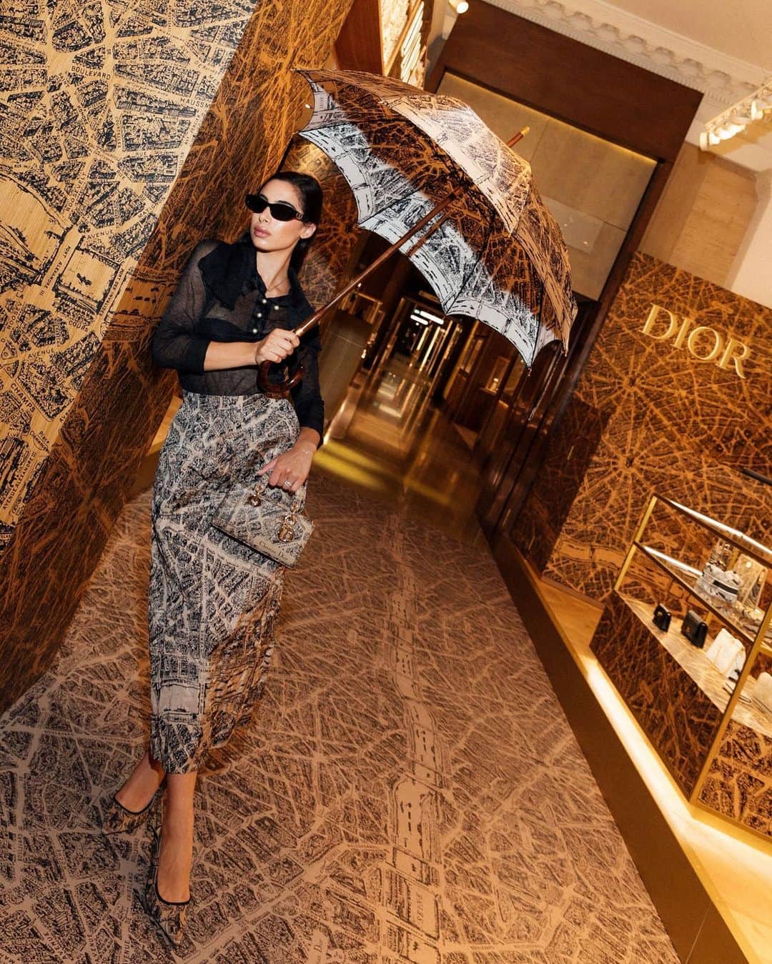 Harrodsのインスタグラム：「Spent the morning snooping around and blending in with the new @dior pop-up spaces at #Harrods! Find them on the Ground Floor now. #DiorAW23 Ph @moeez」