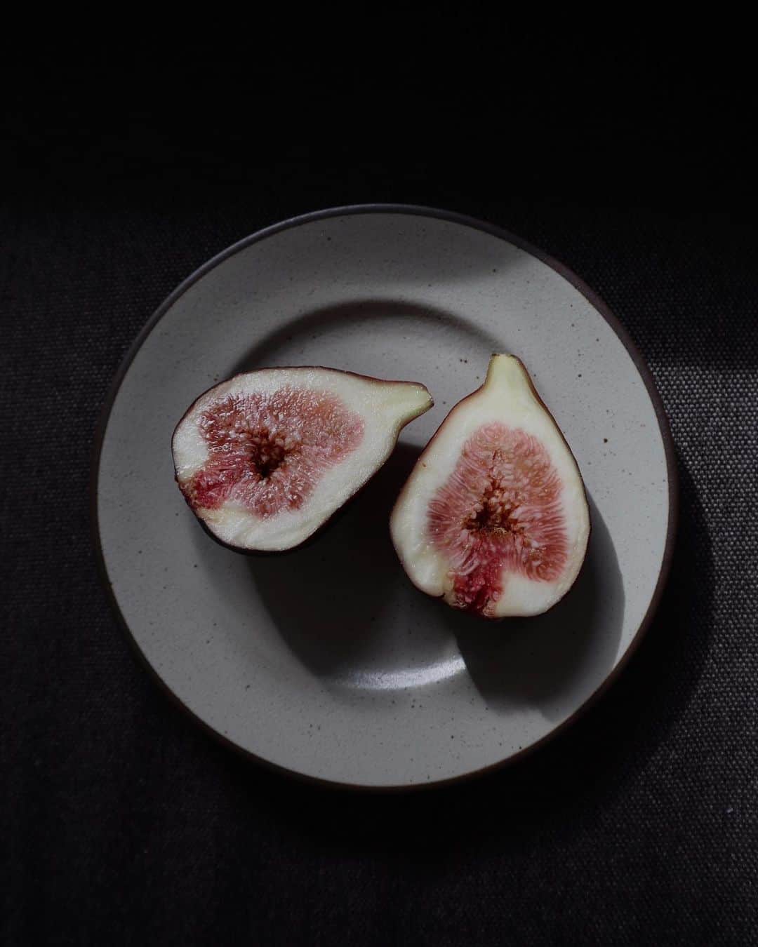 のインスタグラム：「. もうこれ以上食生活とストレッチ、マッサージだけじゃ体重落ちません」