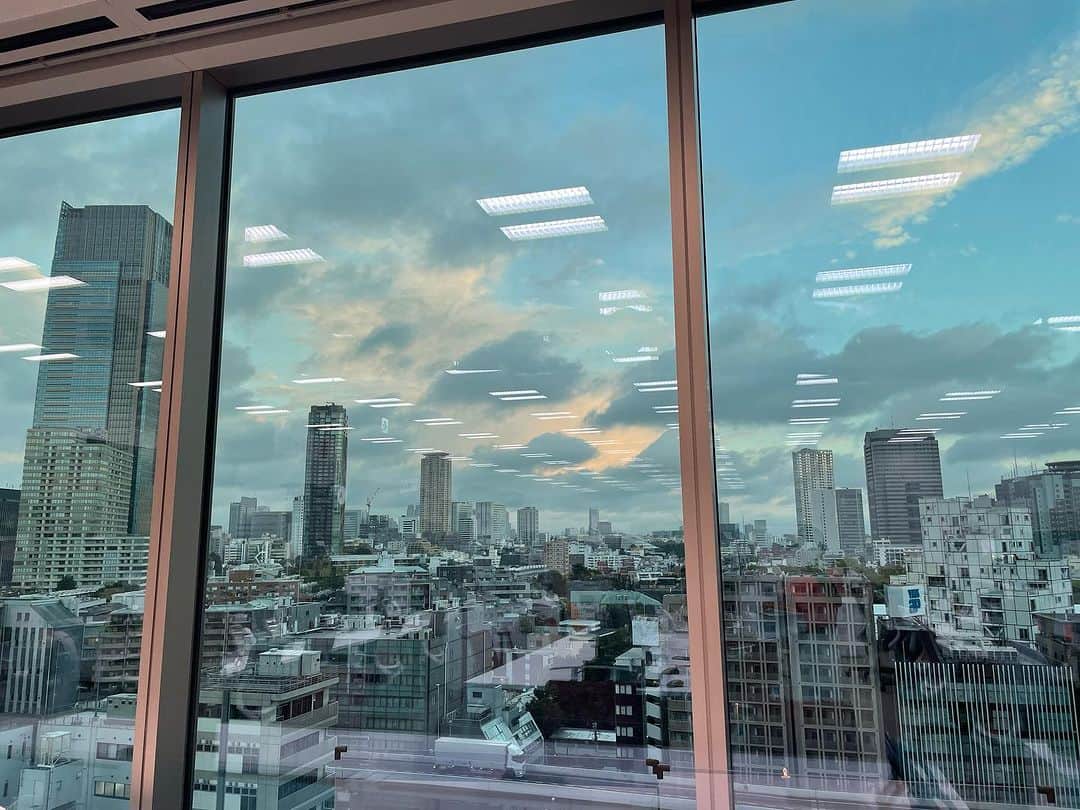 塩田真弓さんのインスタグラム写真 - (塩田真弓Instagram)「Good Monday Morning from Tokyo 今週は月火&土曜モーサテ担当します 台風に十分注意して 皆さまよい1週間を✨」8月7日 20時35分 - mayumi_shiota_