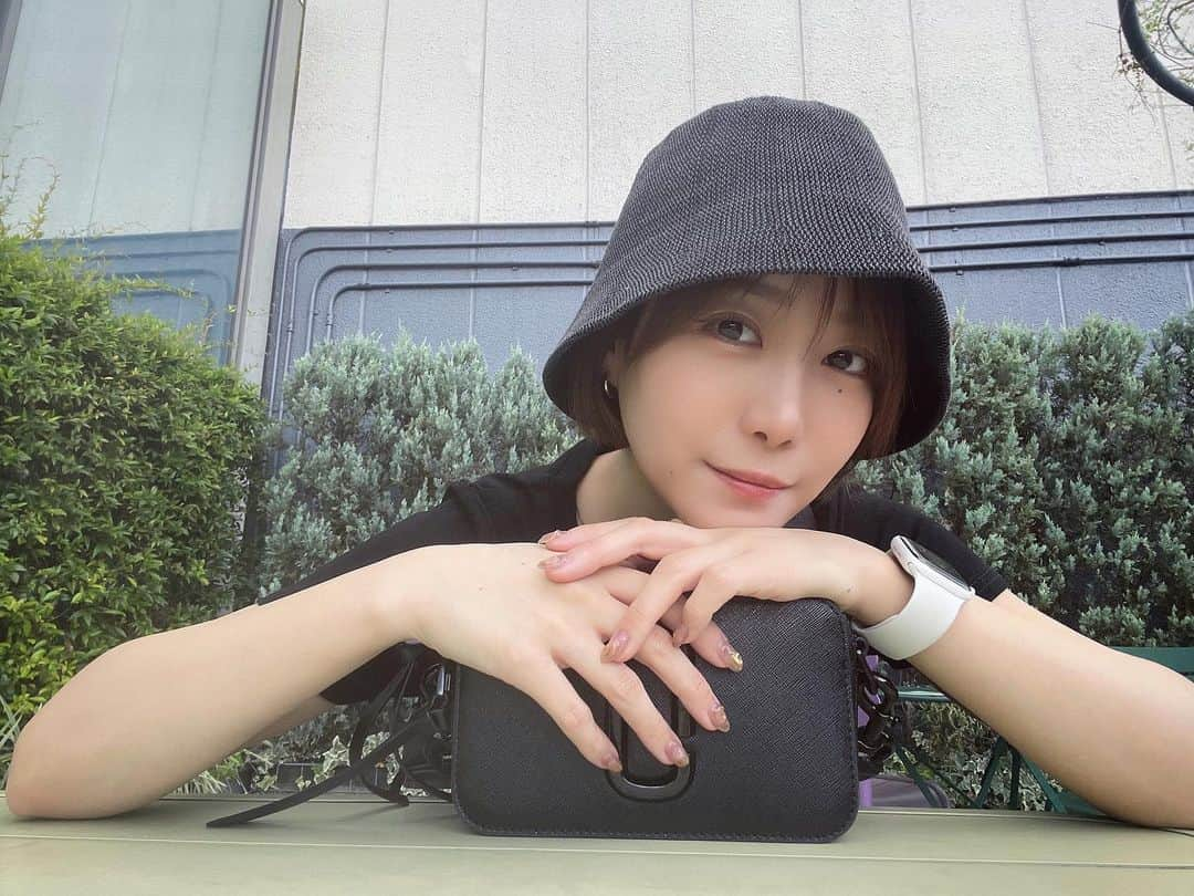 小嶋結里亜のインスタグラム：「. .  . 🖤🩶 ⁡ 今年は夏長いらしいね。 本格的にお祭りが始まりだして 毎休日に浴衣や太鼓の音が聞こえるから 絶対一回は行くんだ。と強く意気込んでます。🪅 ⁡ . . ⁡ ⁡ #役者#妃乃ゆりあ#低身長女子#猫好き#私服 #ショートヘア女子#ショートヘア#7月#夏 ⁡ ⁡ . ⁡ #girl#actress#spring#ootd#code#fashion #일상#japanesegirl#summer」